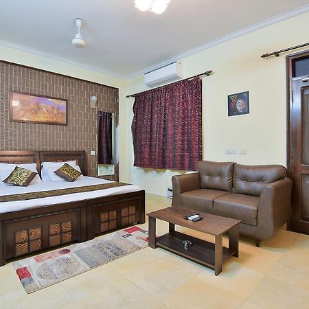 Studio Serviced Apartments Near Fortis Hospital Gurgaon Exterior photo