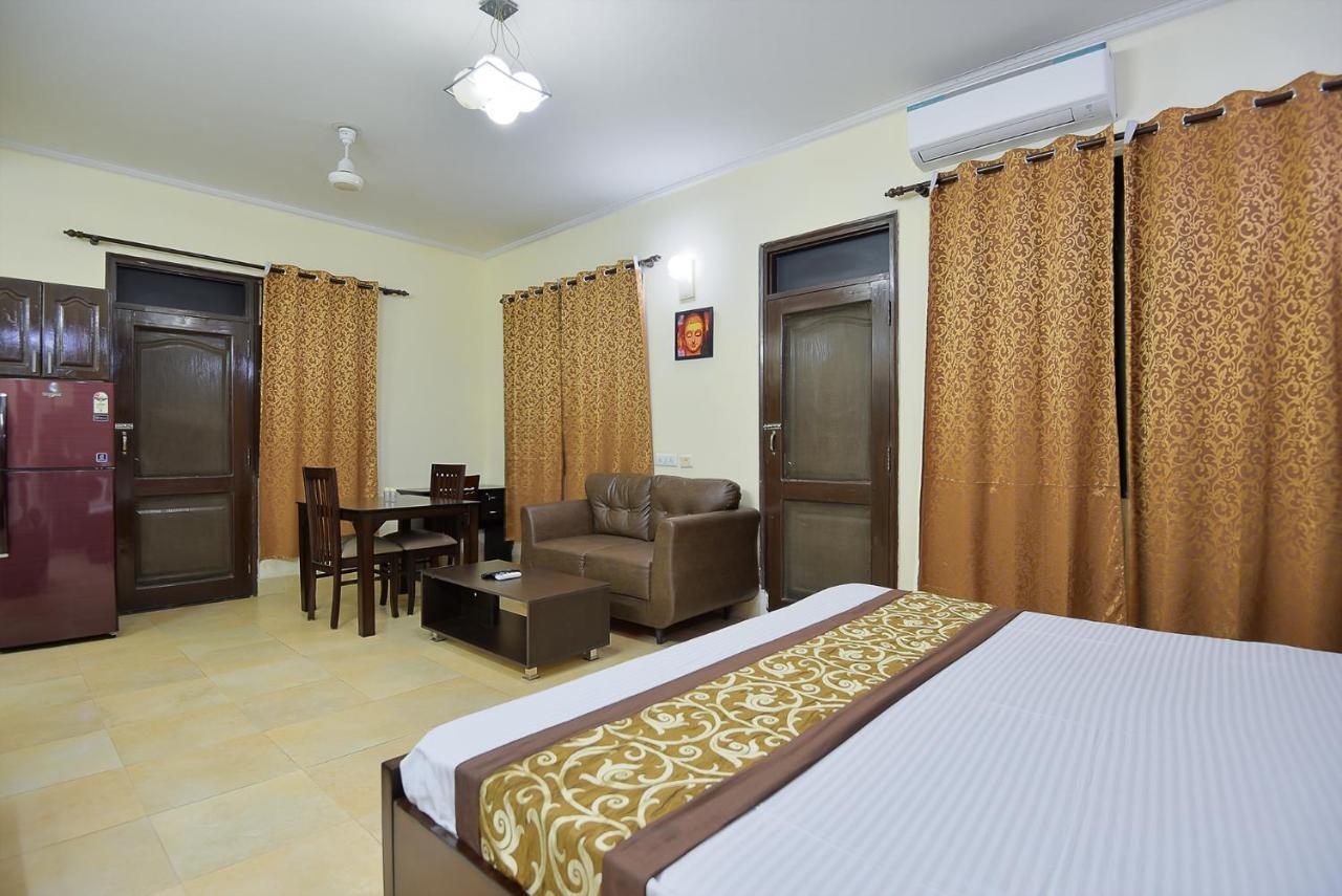 Studio Serviced Apartments Near Fortis Hospital Gurgaon Exterior photo