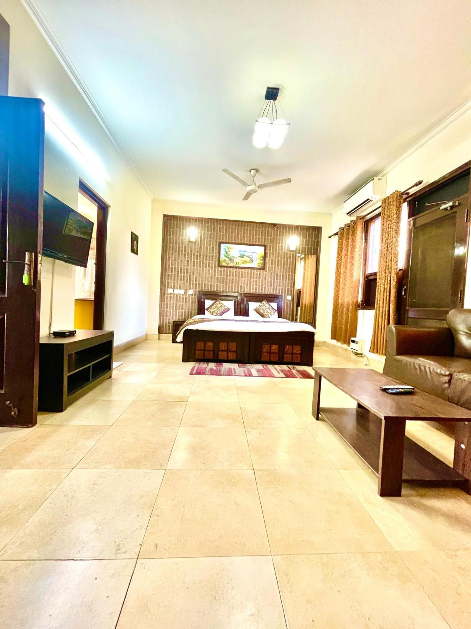 Studio Serviced Apartments Near Fortis Hospital Gurgaon Exterior photo
