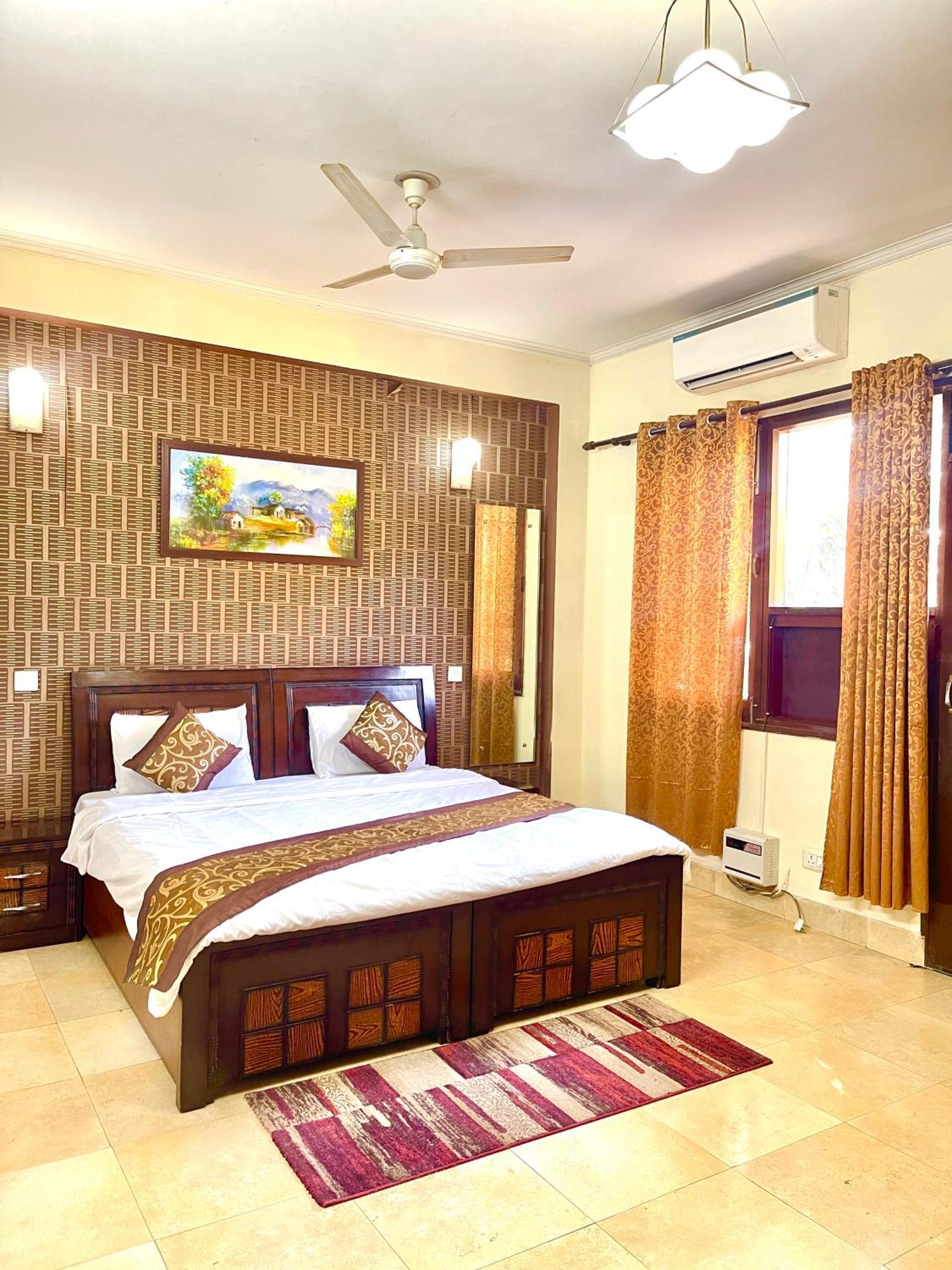 Studio Serviced Apartments Near Fortis Hospital Gurgaon Exterior photo