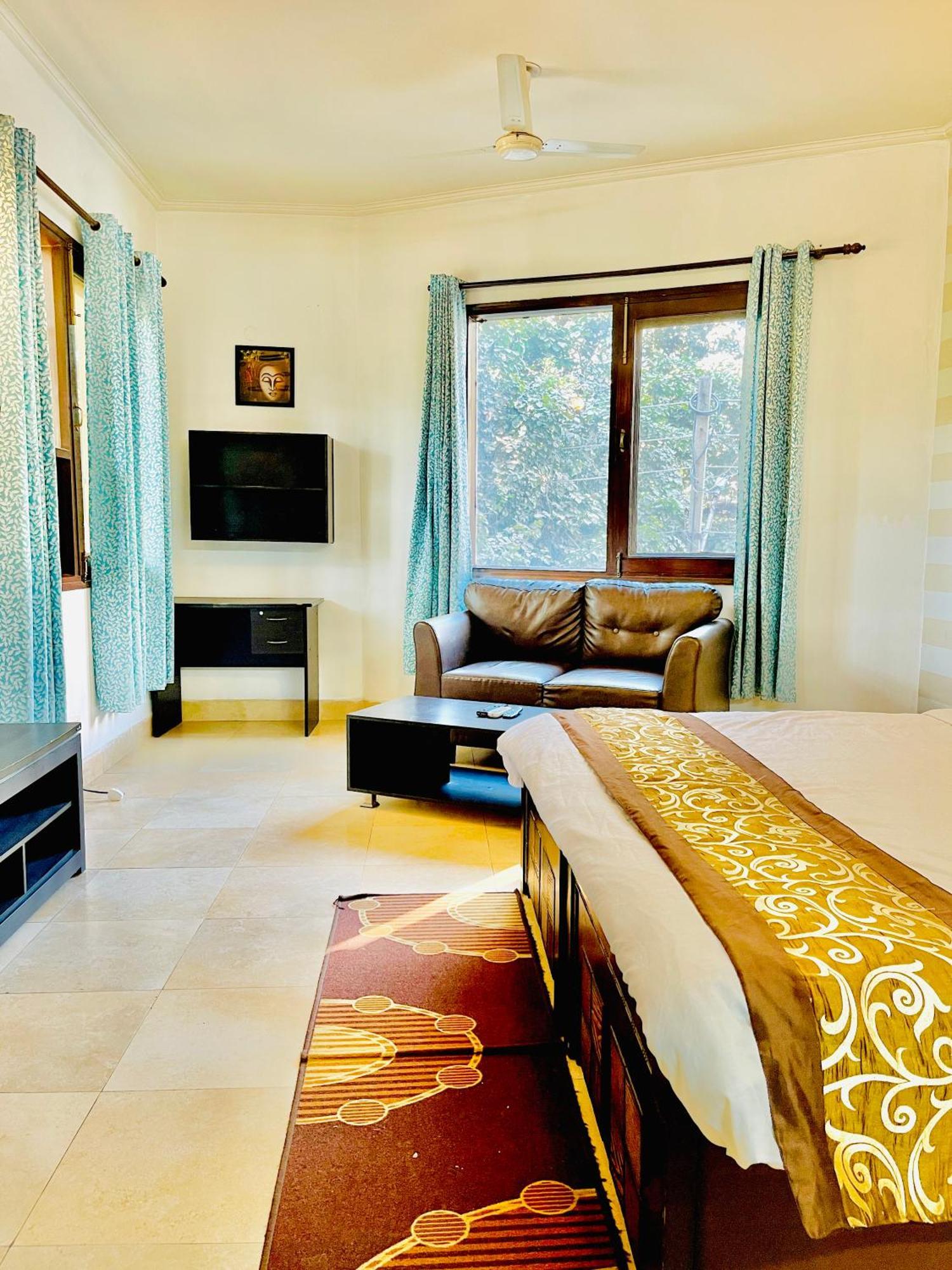Studio Serviced Apartments Near Fortis Hospital Gurgaon Exterior photo